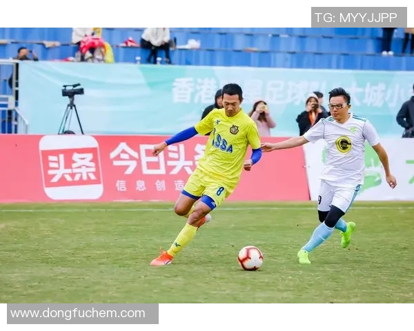 中国足球明星积极参与慈善活动为灾区募捐展现社会责任感