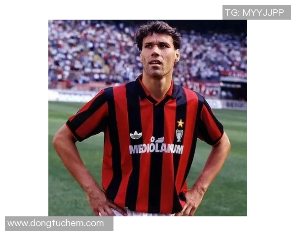 足球传奇范巴斯滕的艺术魅力与挂画收藏价值探讨